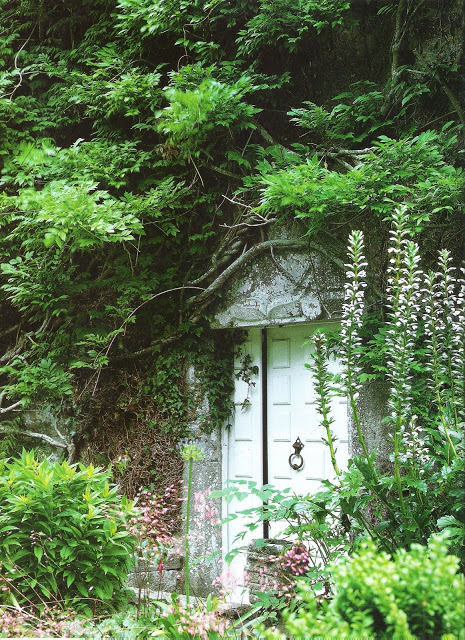 Cote Ouest, Aout-Sept2001, garden as seen on linenlavenderlife com